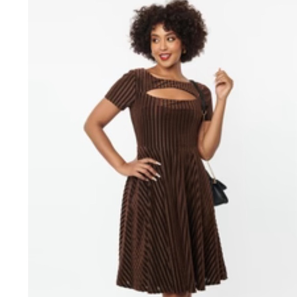 Unique Vintage Brown Zig Zag Velvet Swing Dress - M/6-8 - Picture 1 of 4